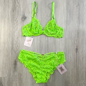 Savage X Fenty Neon Green Lace Underwire Bra & Brief Set
